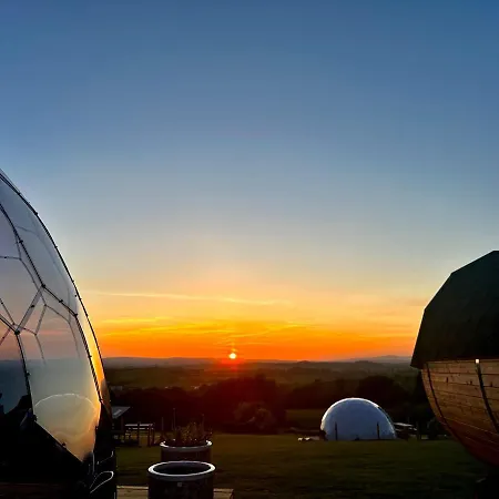 Luxury tent Deerstone Glamping-boulsworth Hill Dome Hot Tub Earby