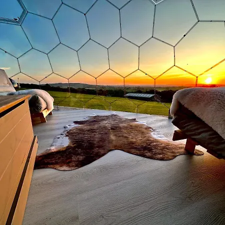 Deerstone Glamping-boulsworth Hill Dome Hot Tub Earby