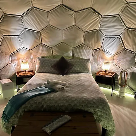 Deerstone Glamping-boulsworth Hill Dome Hot Tub Earby
